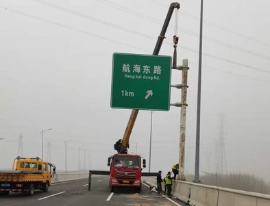 威海威海悬臂式交通标志杆